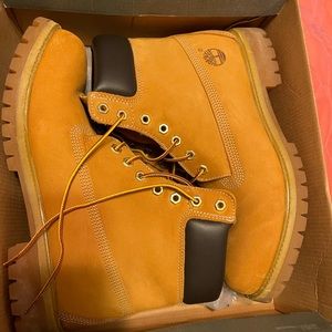 Brown boots Timberland super clean wore 3 or 4 times